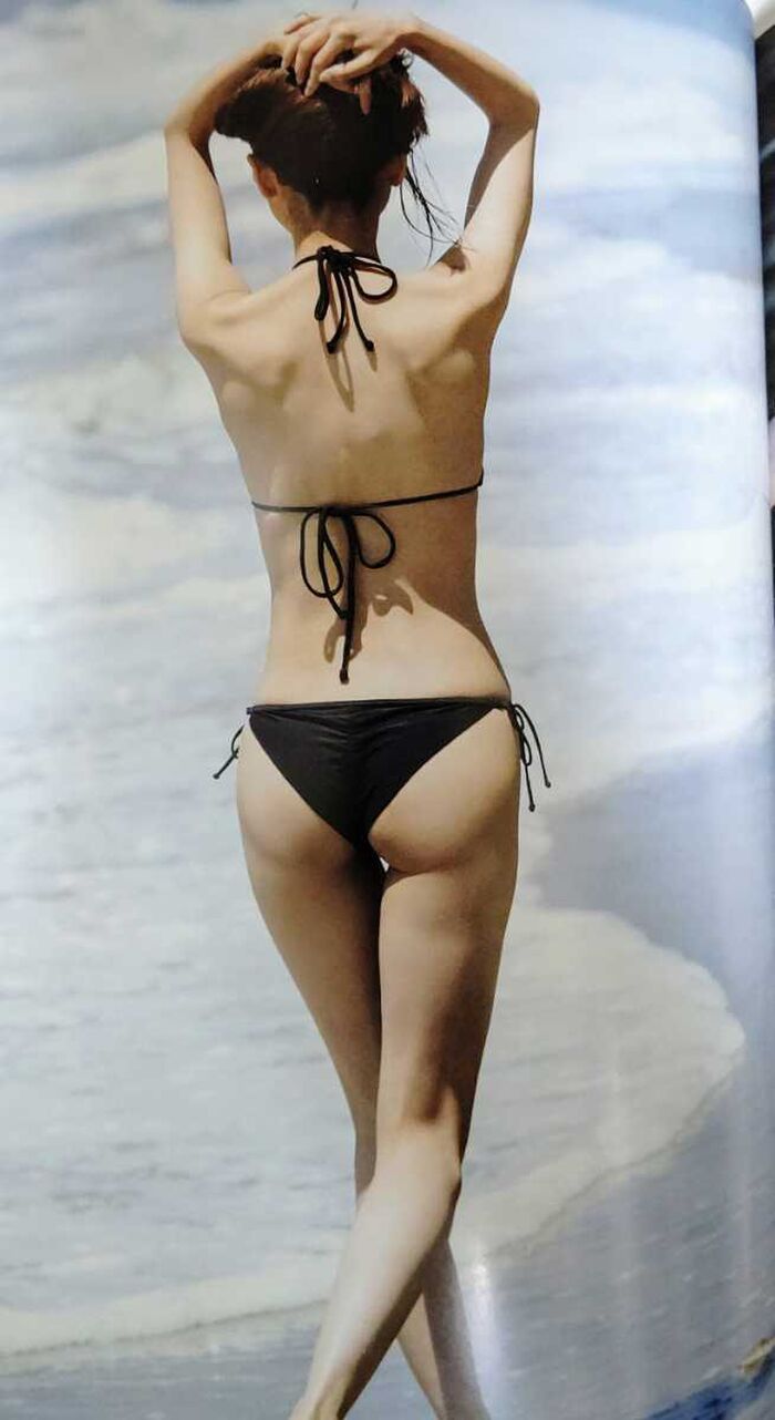 [Image] Maria Makino-chan, why does she bite her swimsuit into the crack so much that her buttocks are exposed? 6th image