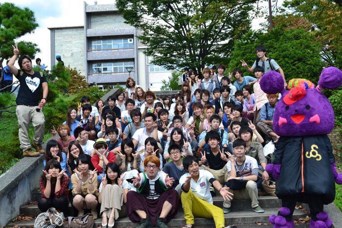 When I look at the group photo, I'm always looking for panchira lol. 12th image