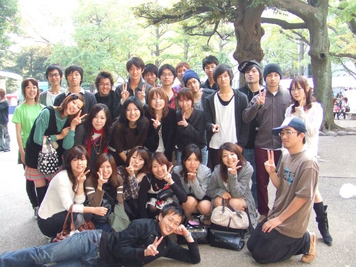 It's easy to think of a group photo as the arrival of a panchira chance 4th image