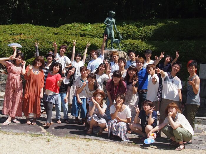 It's easy to think of a group photo as the arrival of a panchira chance 9th image