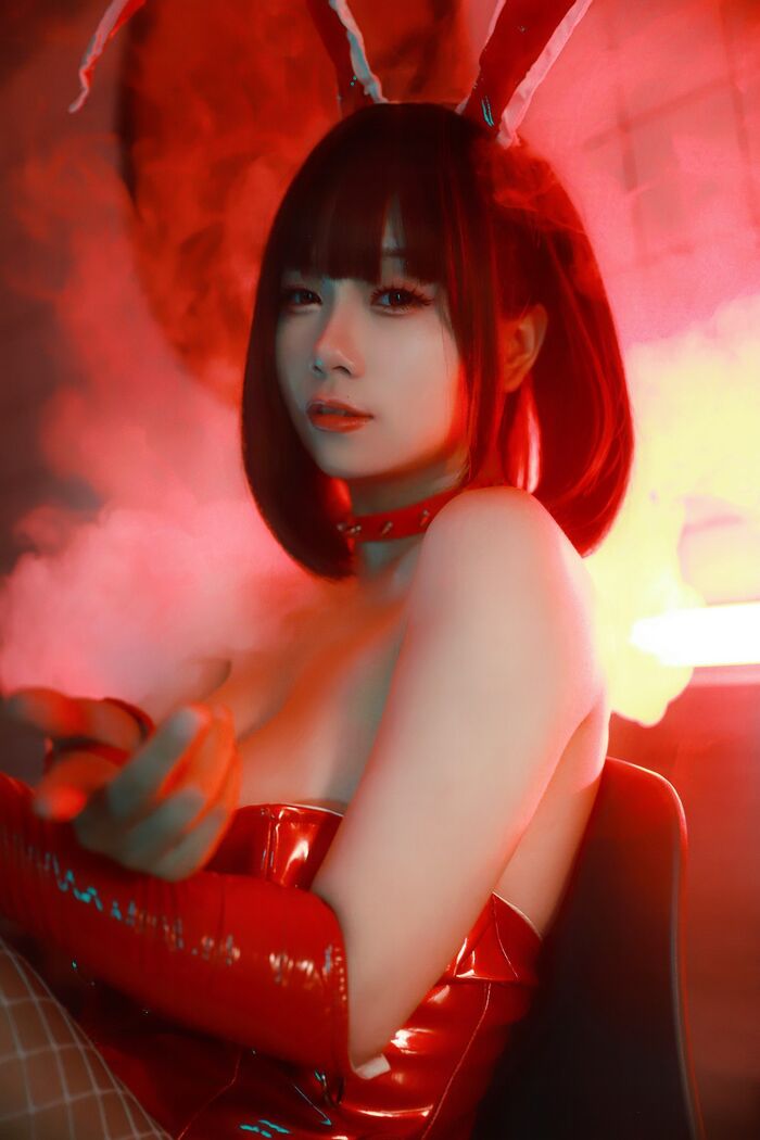 动漫博主末夜787红色兔女郎主题性感红色Low chest连体皮衣配白丝网袜撩人诱惑Photo 34P 15th image