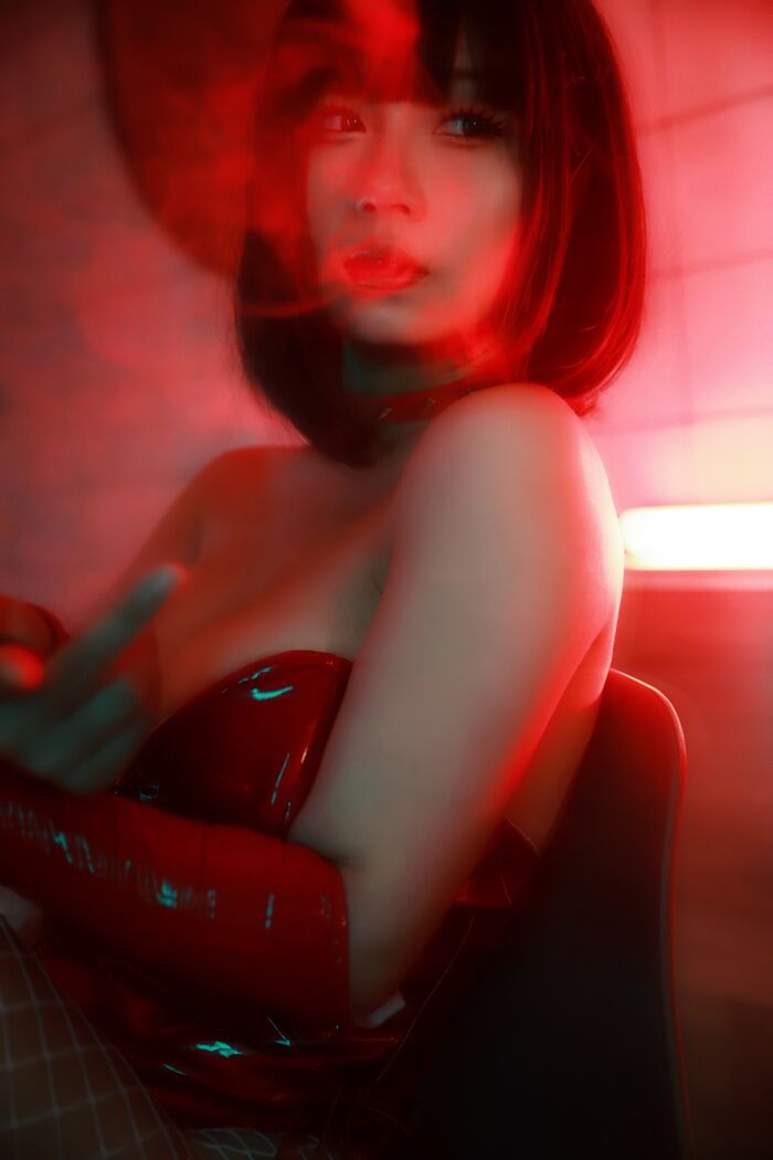 动漫博主末夜787红色兔女郎主题性感红色Low chest连体皮衣配白丝网袜撩人诱惑Photo 34P 7th image