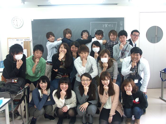 集合写真でパンチラしているクラスメイト見つけたらシ●ったのはワイだけぢゃあるまいww 8th image