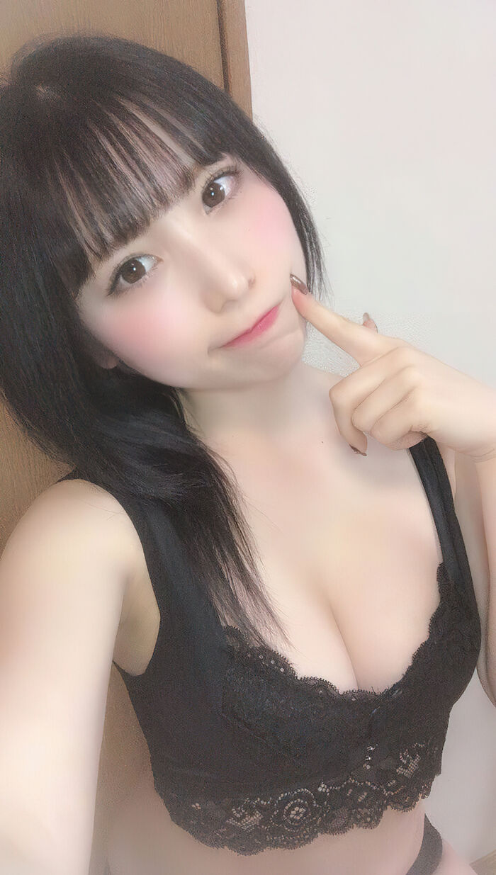 43 erotic images of a girl who is increasing the volume of her boobs with a breastfeeding bra 5th image
