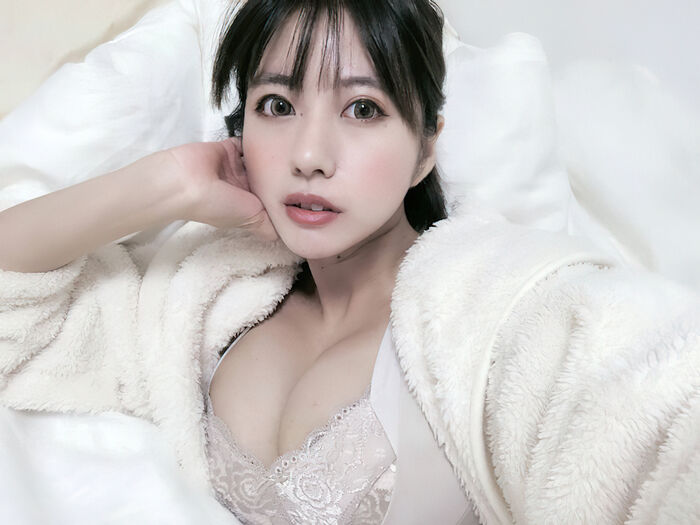 43 erotic images of a girl who is increasing the volume of her boobs with a breastfeeding bra 7th image