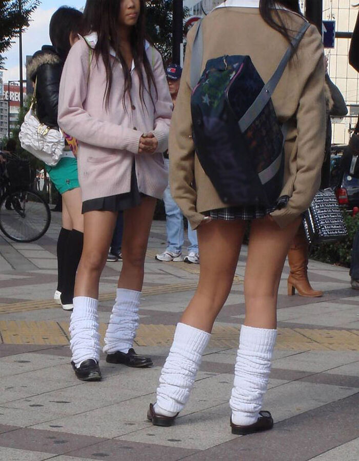 I think JK wearing loose socks is probably a supporter! 6th image