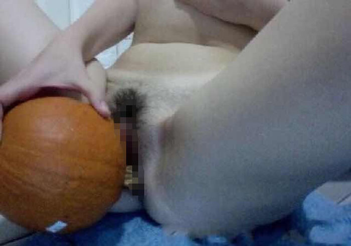 Erotic image of an amateur girl inserting a foreign object in a selfie 31th image