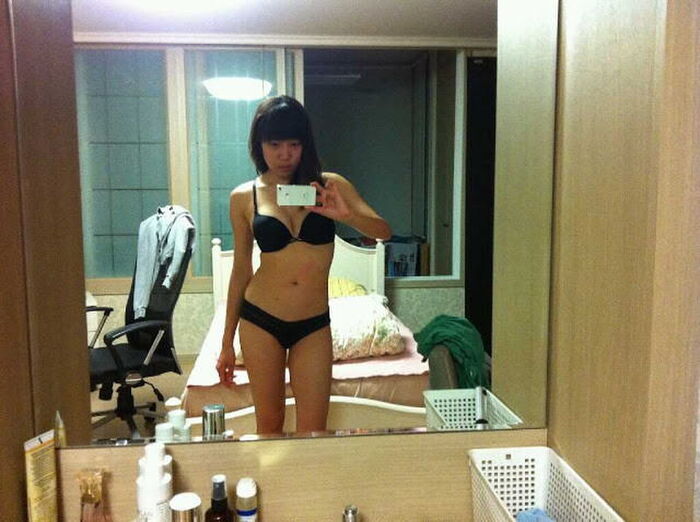 Taiwanese amateur selfies and gonzo erotic images 13th image