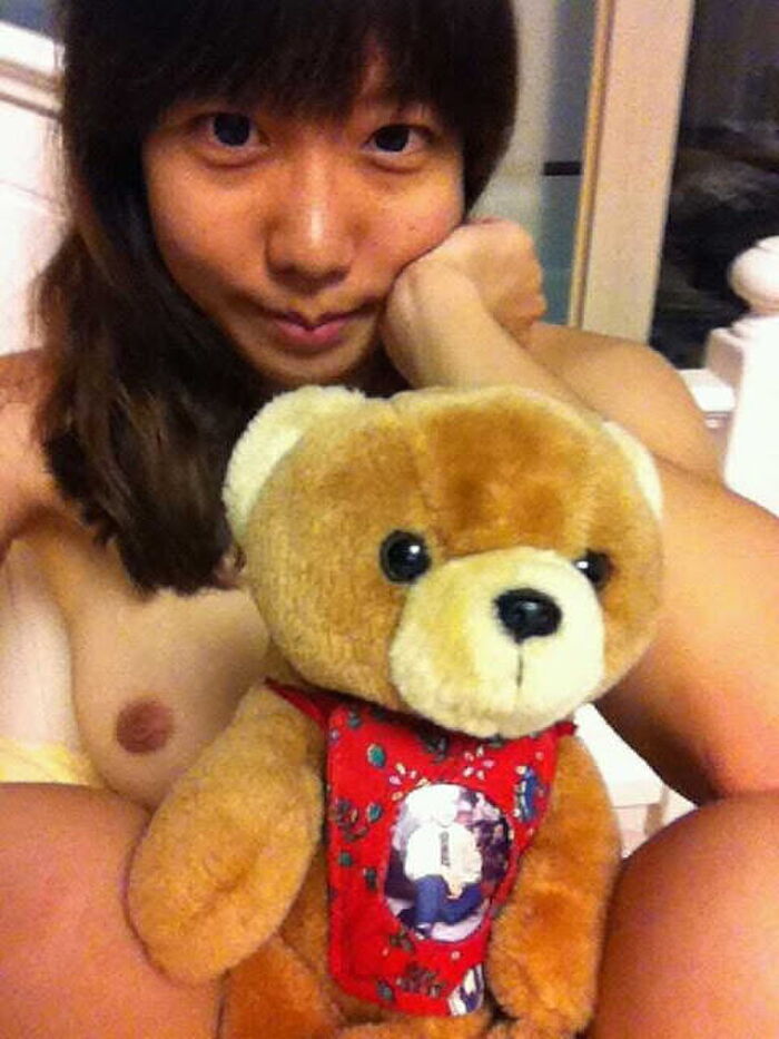 Taiwanese amateur selfies and gonzo erotic images 16th image