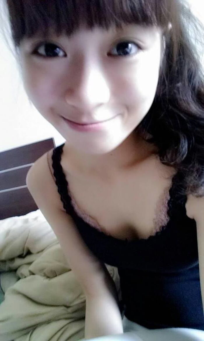 Taiwanese amateur selfies and gonzo erotic images 26th image