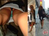 [Upside-down shooting panchira] When I threw my smartphone into the pants I saw, it was a winning pants ww