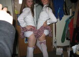 Erotic image of beautiful legs of a foreigner wearing thigh-length thigh-high socks