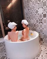 Erotic SNS girls who post on SNS with bath now w feel good ww