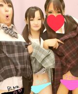 44 erotic pre-panchira images I collected JKs and gals who are exposing their pants in Purikura