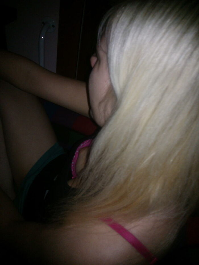 Chest chiller erotic image of a foreigner who is flickering her nipples at home 16th image