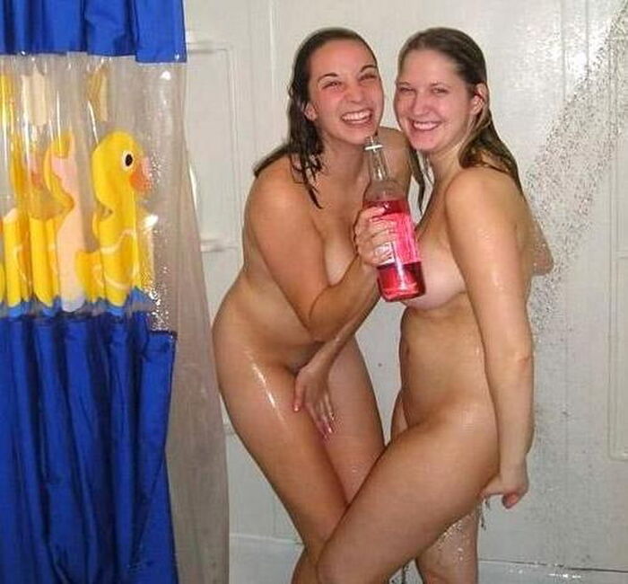 Bath / shower with female friends! Erotic images of women bathing with each other 28th image