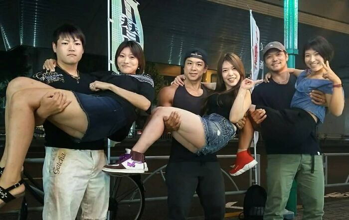 【Pants are visible】I tried to find a panchira with a princess hug wwwww 6th image