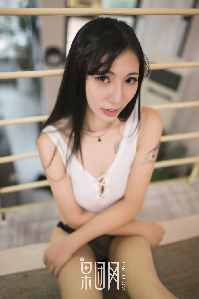 [GIRLT果团网] NO.142_嫩模宓兔兔儿私房女仆装配吊带白丝袜秀完美身MaterialErotic Photography53P 30th image
