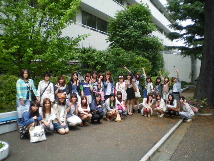 【 Collective panchira 】 The panchira taken by sending telekinesis to the girls in the front row is here wwww [ With zoom ] 2th image