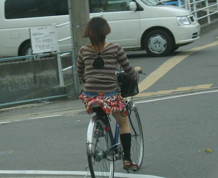 Riding a bicycle ~ ~ pants ~ flickering ~ ♪♪ 3th image