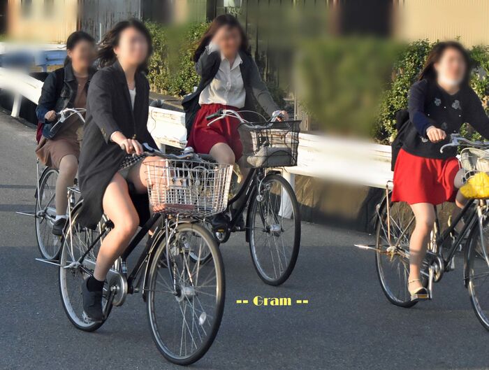 Riding a bicycle ~ ~ pants ~ flickering ~ ♪♪ 6th image