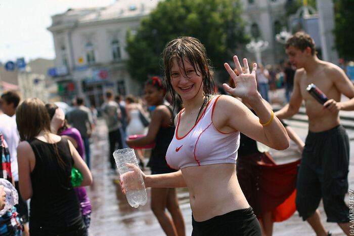 [Image] Sheer fashion is popular in Russia [Yes] 8th image