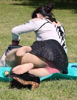 [*Nachuraru Panty Shot*] Yatta ~~, shocking pink pants! 〇 Visible wwwww [A little difficult]