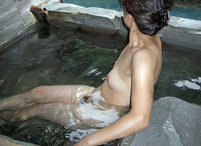 Erotic images that want to take a day trip to a hot spring / open-air bath with a married woman mature woman 5th image