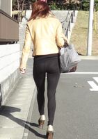 The woman who wants to attack you with leggings is in front of you, so start tailgatingぃ~~wwww