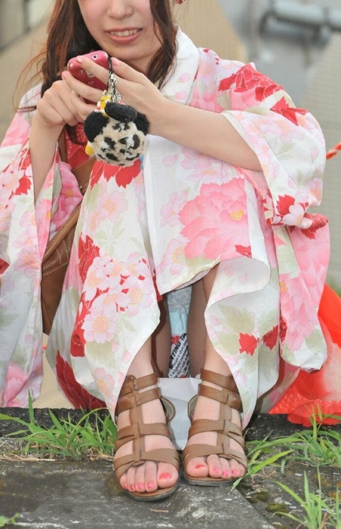 よっしゃ～パン、パンツ見えたぞwwwwスキップしとくワイwwww 5th image