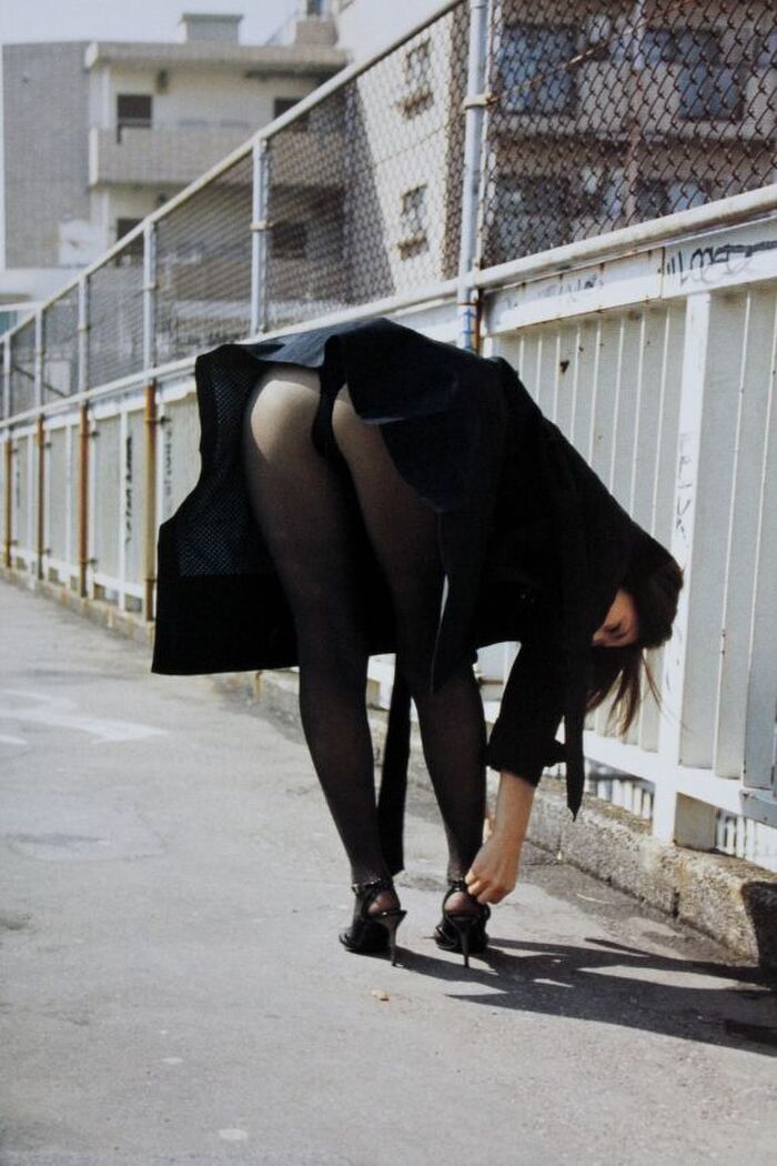 I found pants at shoe stores and entrances! Panty shot image of taking off shoes 29th image