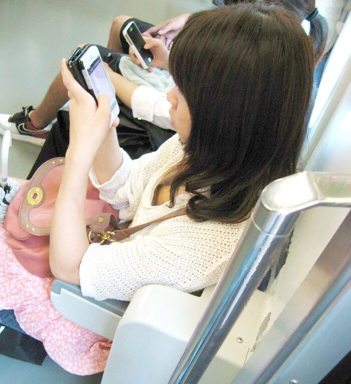 【Commuter Panty Shot】Wai's commuter train is fun when you sit in front of the panchira girl wwww 9th image