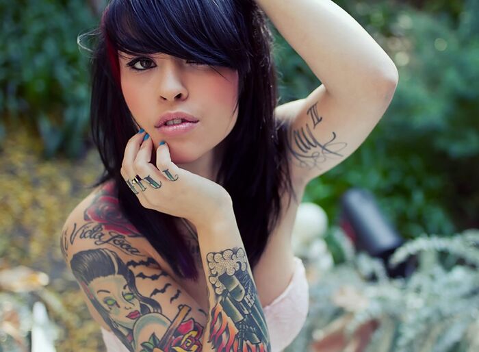 Erotic images of foreign beauties with tattoos and tattoos on nude bodies 27th image
