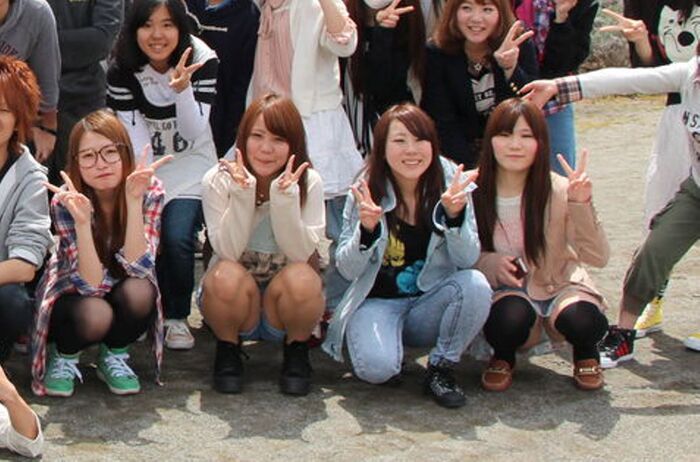 [Group photo panchira] Front row girls will do panchira ~ ~ [Mochi zoom available] 3th image