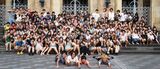 [* Panty shot *] There is a woman who is doing panchira in a group photo www [* Gokuri *]