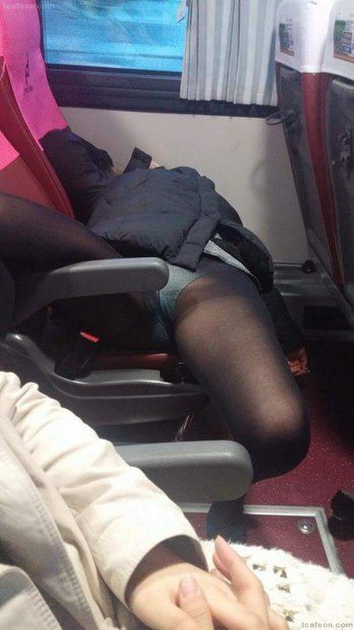 Did you know that when you get on the train, there is a 90% chance that you will be able to worship panchira if you sit in front of a woman in a miniskirt wwww 3th image
