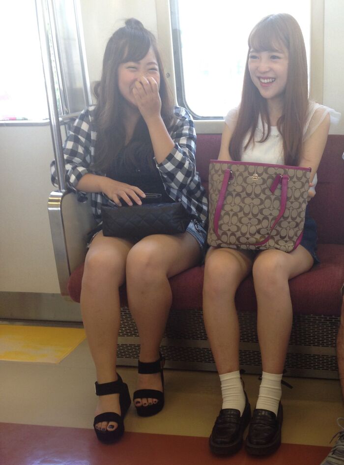 Did you know that when you get on the train, there is a 90% chance that you will be able to worship panchira if you sit in front of a woman in a miniskirt wwww 9th image