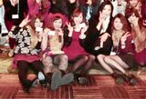 [Group photo panchira] Let's ~ Pay attention to the girls in the front row ~ I'm doing panchira ~ Reda [with zoom]