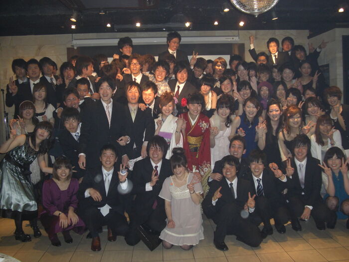I'm sure I'm not the only one who has panchira in party dresses. 2th image