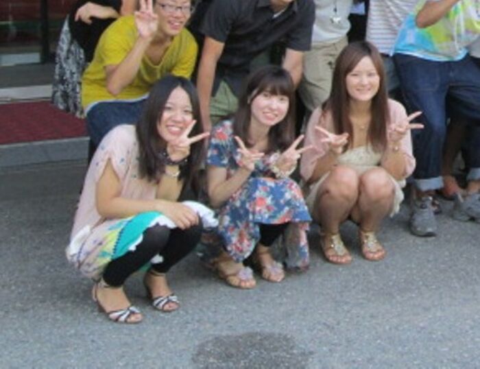 Am I the only one who gets sick of the panchira in the group photo? 2th image