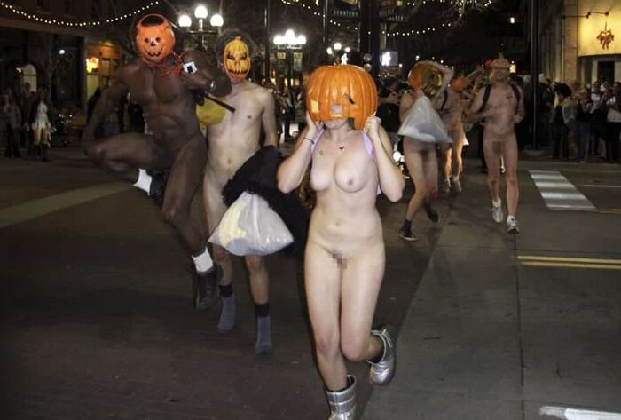 [Erotic image] Erotic layer running through Halloween naked is too dangerous www 16th image