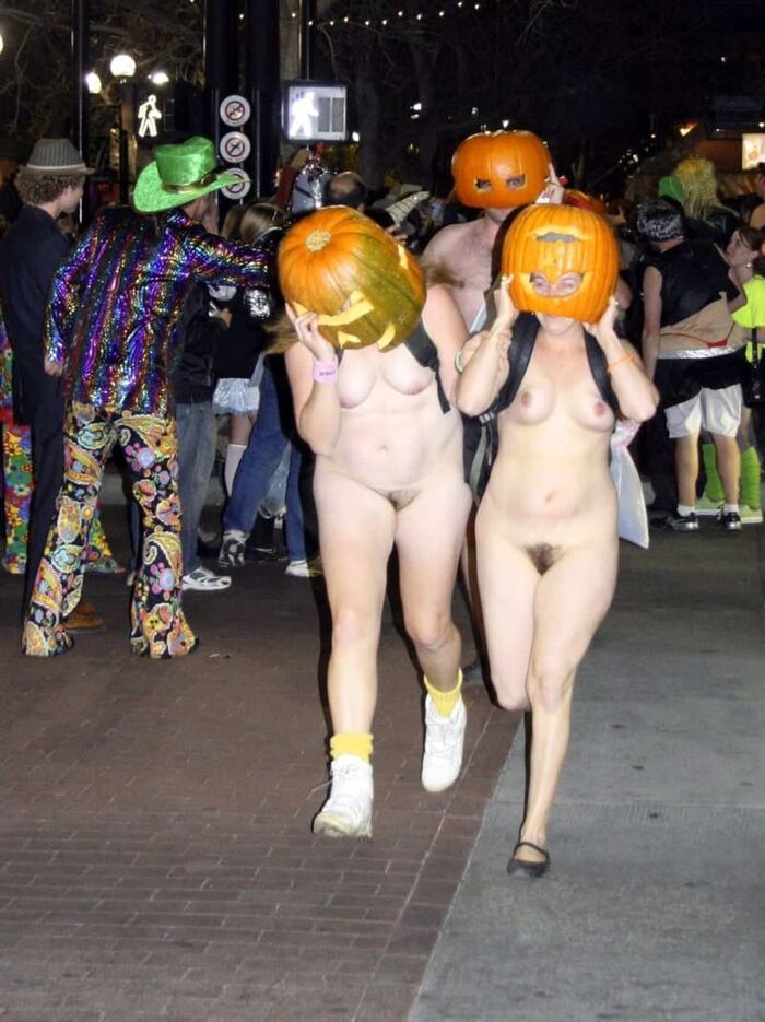 [Erotic image] Erotic layer running through Halloween naked is too dangerous www 17th image
