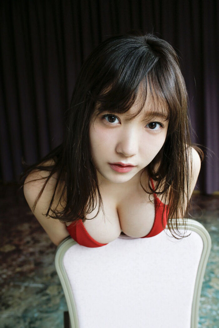 [Image] This sober face busty girl is super sick, but wwwww 18th image