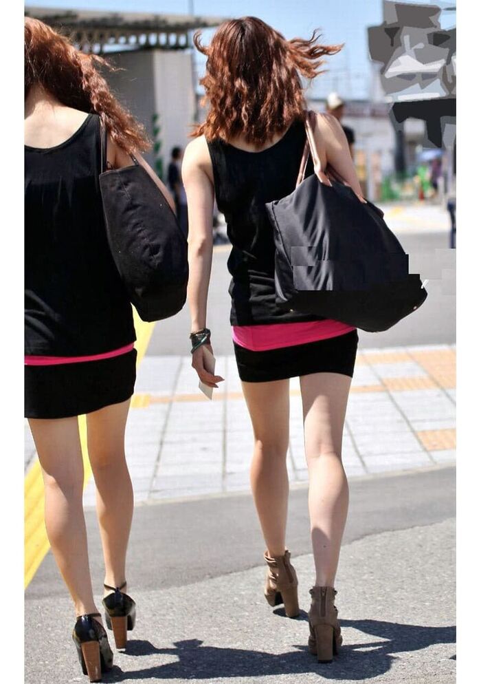 Miniskirt amateur girl's bare foot street shooting image is too erotic www 11th image