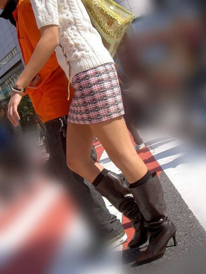 Miniskirt amateur girl's bare foot street shooting image is too erotic www 15th image