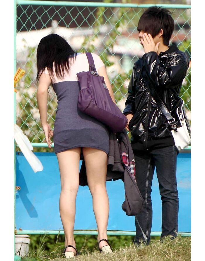 Miniskirt amateur girl's bare foot street shooting image is too erotic www 22th image