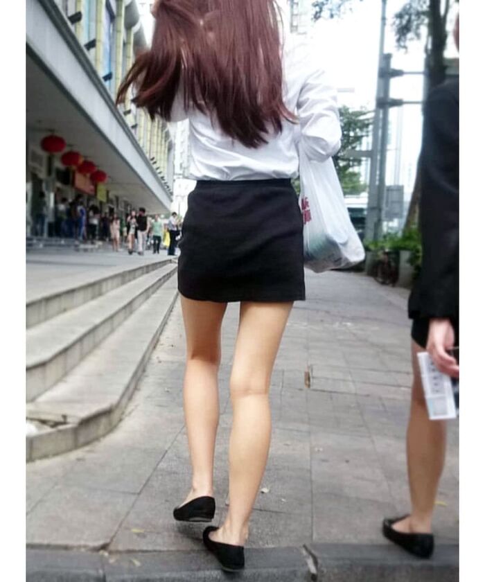 Miniskirt amateur girl's bare foot street shooting image is too erotic www 32th image