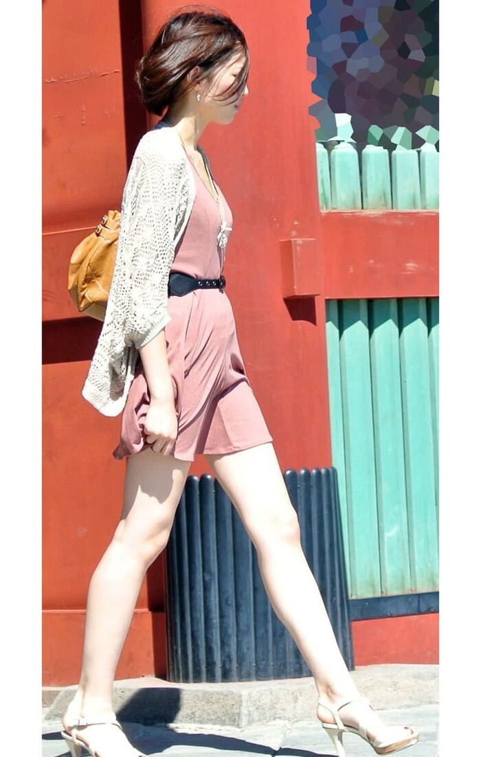 Miniskirt amateur girl's bare foot street shooting image is too erotic www 34th image
