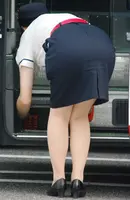 A collection of buttocks with tight skirts by bus guide Mr./Ms. full of beautiful women