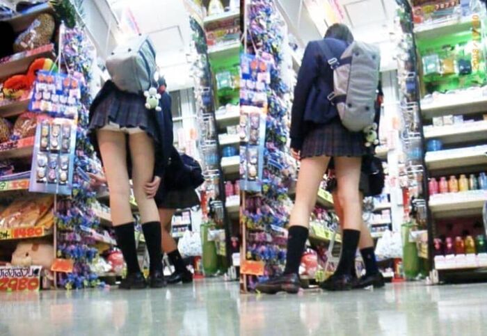 - You can see the pants! Bending forward JK's miniskirt panchira erotic gazo 14th image